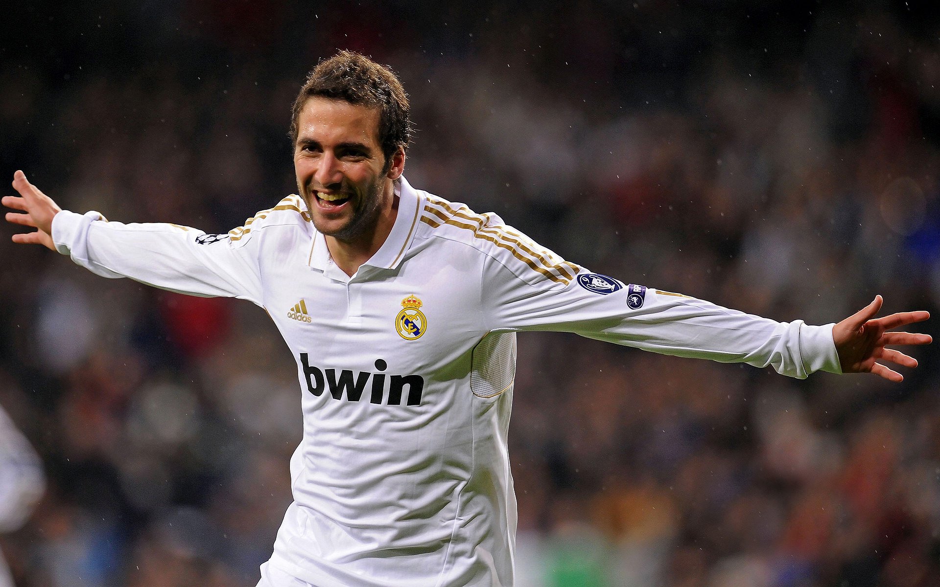 中超球队外援表现引球迷称赞，中超球队外援表现引球迷称赞的是谁