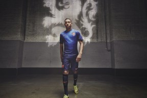 Leyu Sport下载-LPL战队团战策略制胜全场，英雄联盟战队团战谁指挥